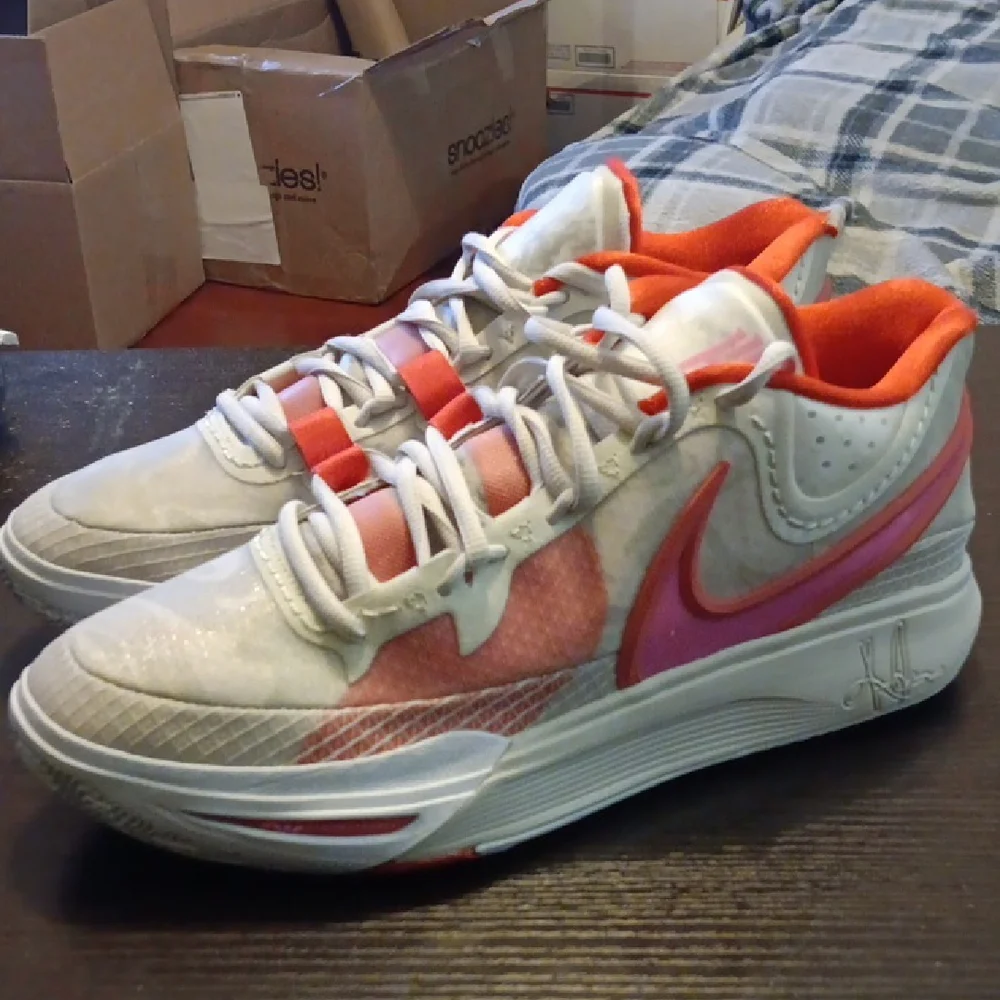Nike Kyrie 8 "Light Bone Picante Red" (2022) Mens SZ 11.5 NWOB - Picture 2 of 9